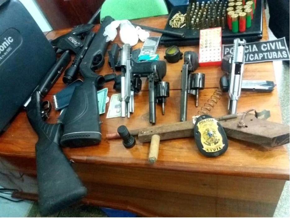 POLÍCIA CIVIL INDICIA HOMEM CONHECIDO COMO SENHOR DAS ARMAS